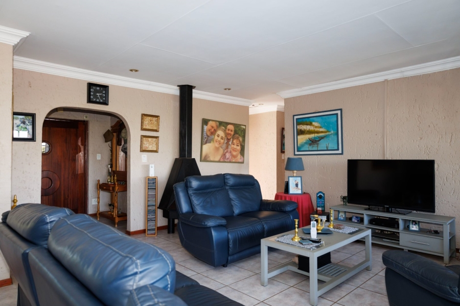 5 Bedroom Property for Sale in Schoemansville North West